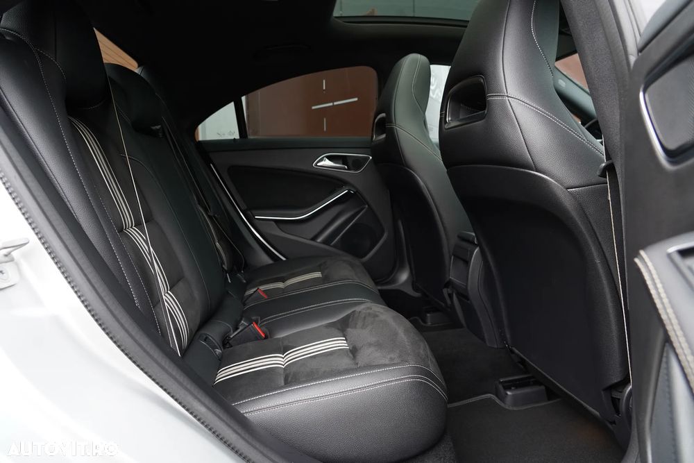 Mercedes-Benz CLA 200 7G-DCT AMG Line - 11