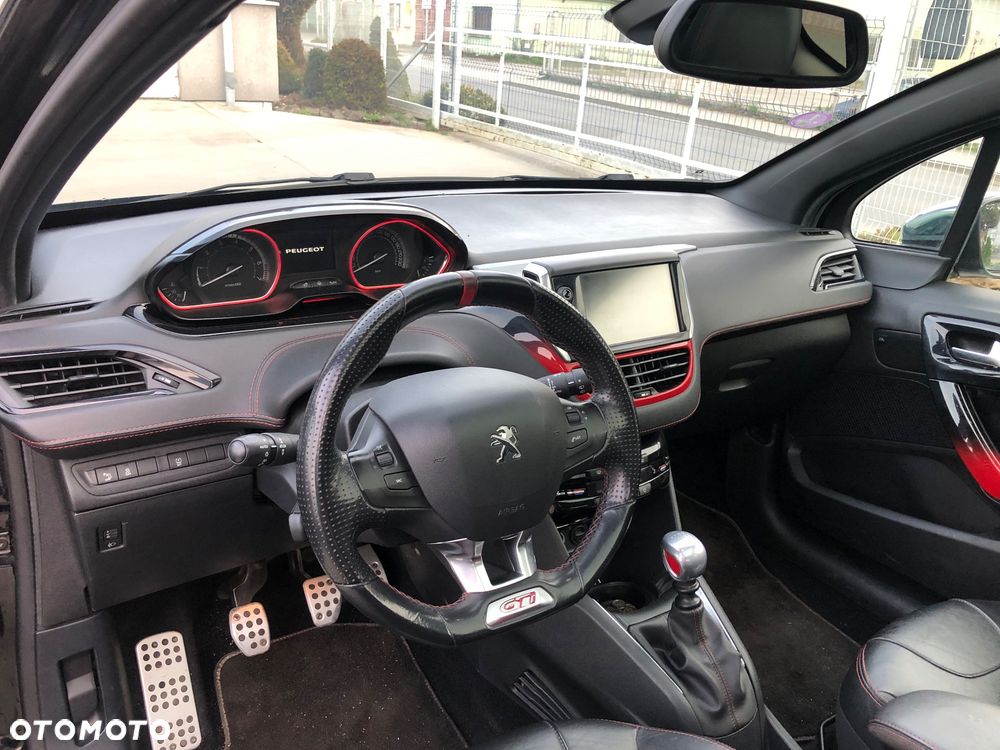 Peugeot 208 1.6 THP GTi - 10