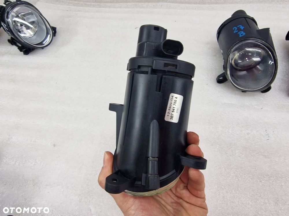 VW PASSAT B5 LIFT 00-05 LEWY / PRAWY HALOGEN , NR 3B7941700A / 3B7941699A  , NR AUKCJI H27 - 4