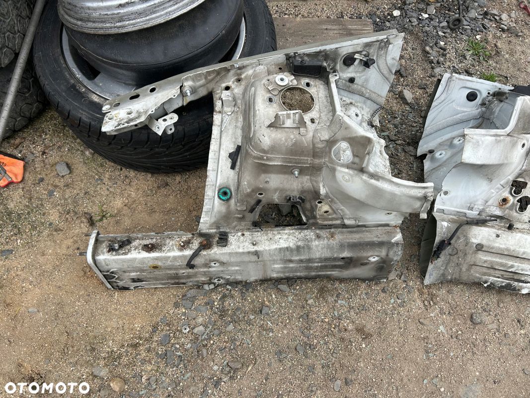 BMW E90 ĆWIARTKA PRZÓD LEWA I PRAWA - 1