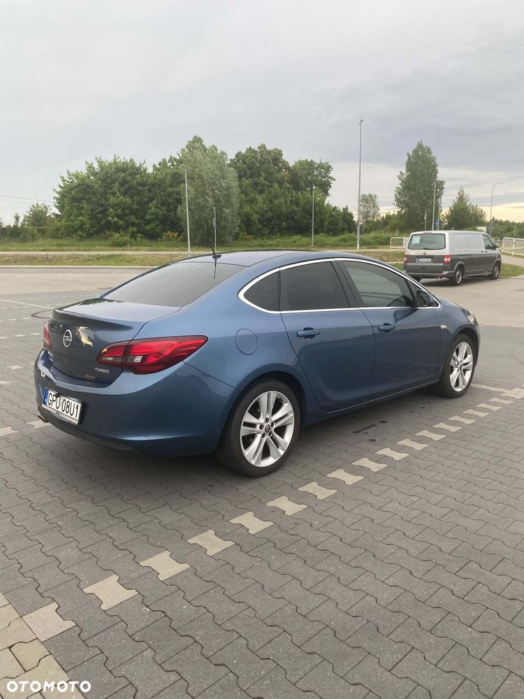Opel Astra 1.4 T Enjoy EU6 - 4