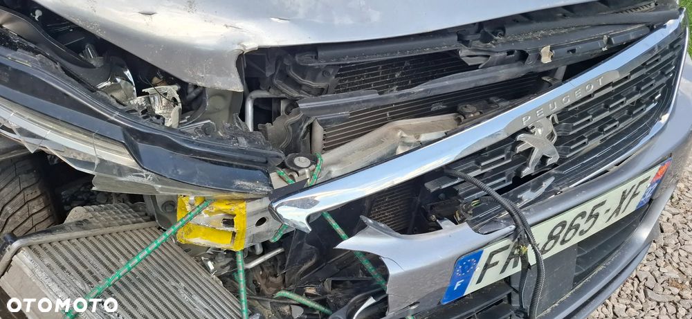 Peugeot 308 - 8