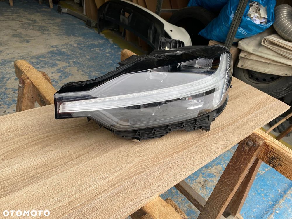 LAMPA PRZEDNIA LEWA VOLVO XC60 II LIFT MID LED 22- 32338982 - 3