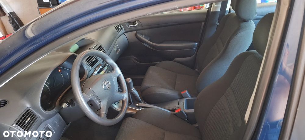 Toyota Avensis 1.6 VVT-i Terra - 11