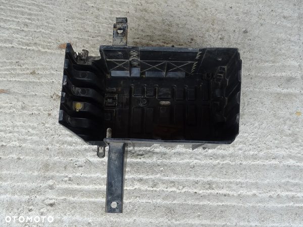 OBUDOWA PODSTAWA SKRZYNKA AKUMULATORA RENAULT TRAFIC NISSAN PRIMASTAR OPEL VIVARO LIFT