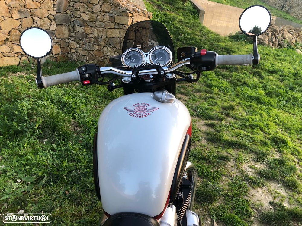Triumph Bonneville - 3