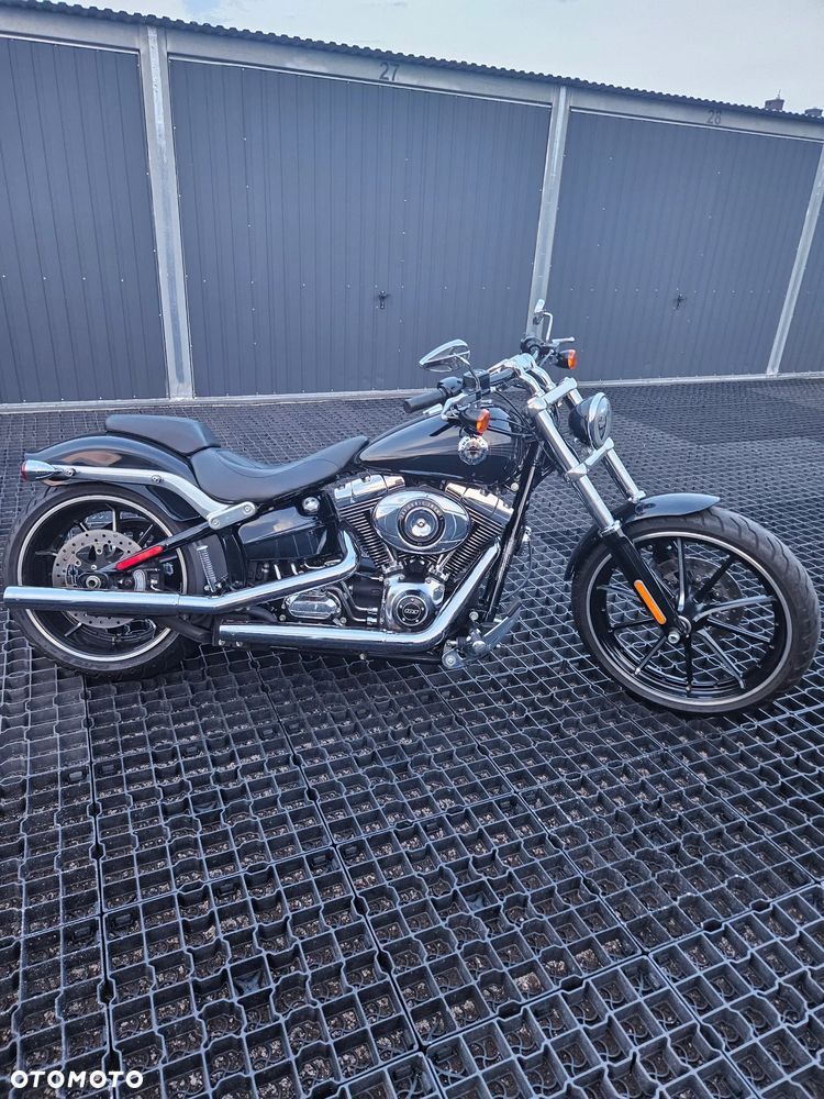 Harley-Davidson Softail Breakout - 3