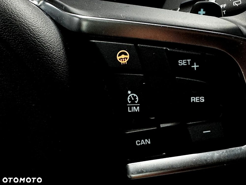 Jaguar E-Pace 2.0 P200 mHEV AWD R-Dynamic S - 27