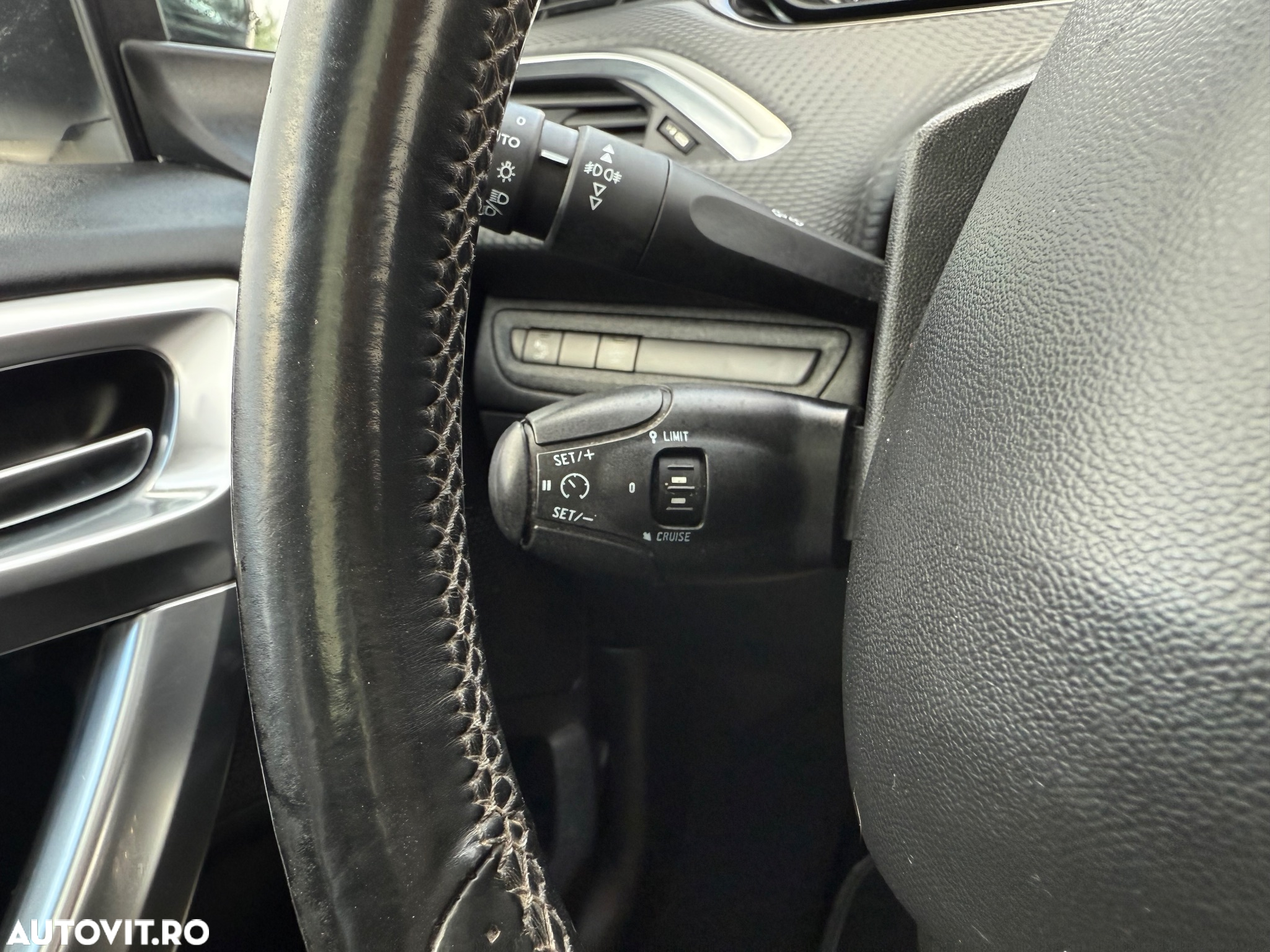 Peugeot 2008 1.2 PureTech Turbo EAT6 S&S GT-Line - 27