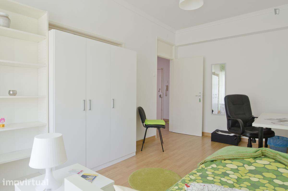 Quarto - localizado em Sete Rios Lisbon - Grande imagem: 4/26