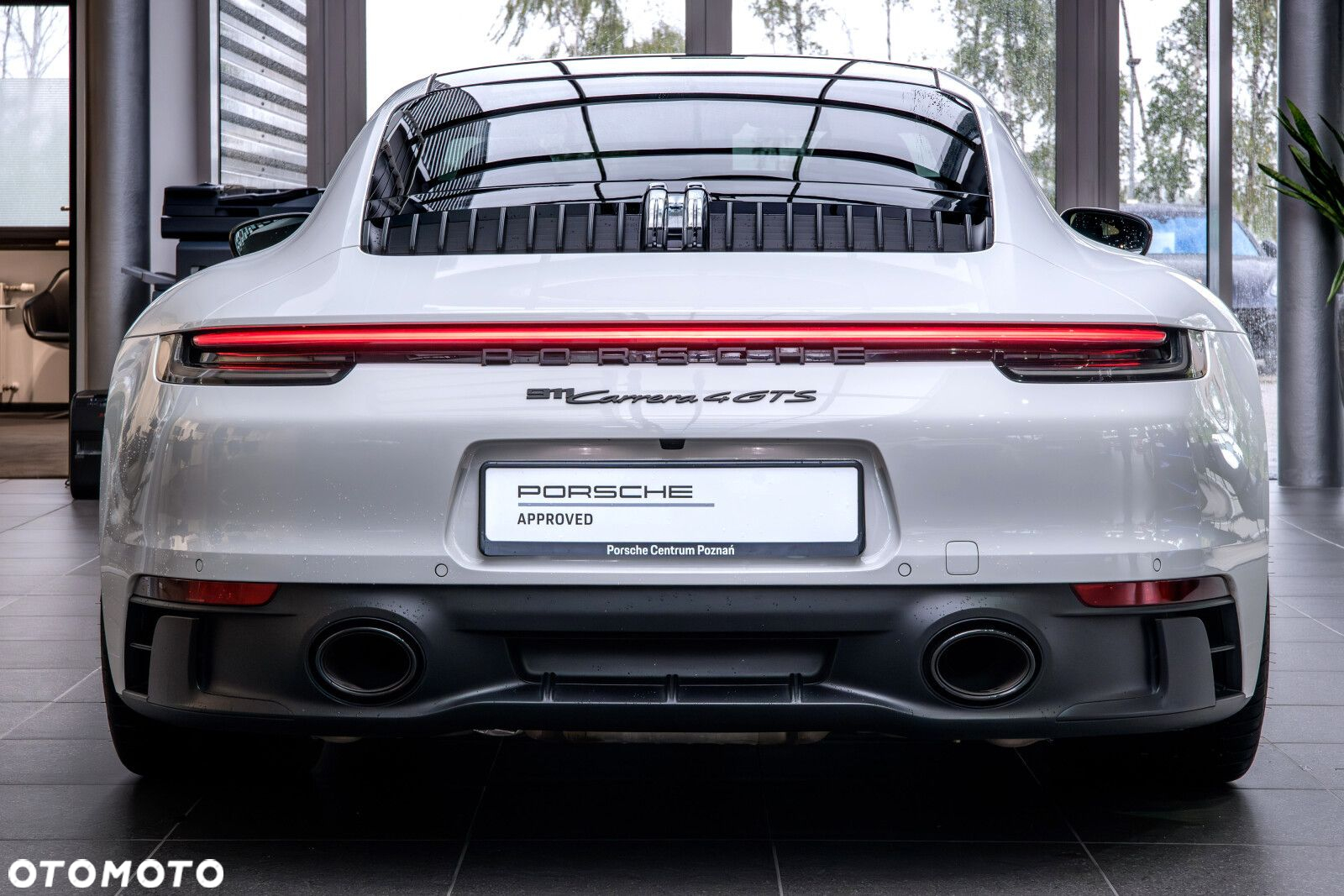 Porsche 911 Carrera 4 GTS - 6