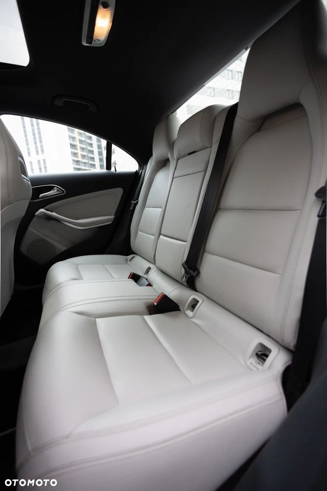 Mercedes-Benz CLA 250 7G-DCT AMG Line - 14