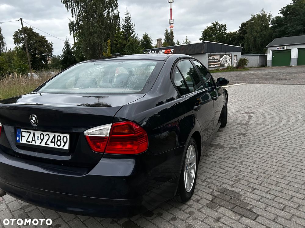 BMW Seria 3 318i - 4
