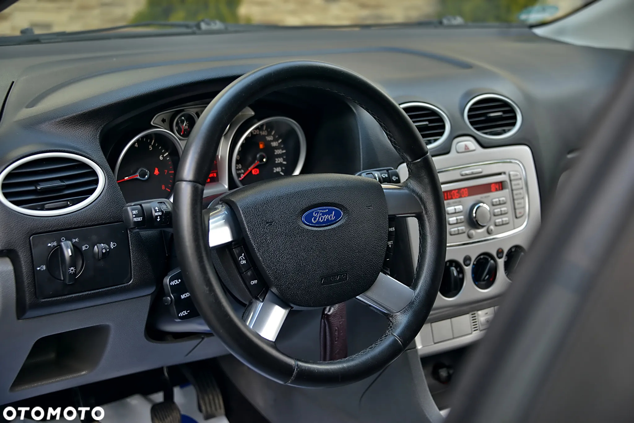 Ford Focus 1.6 Trend + - 26