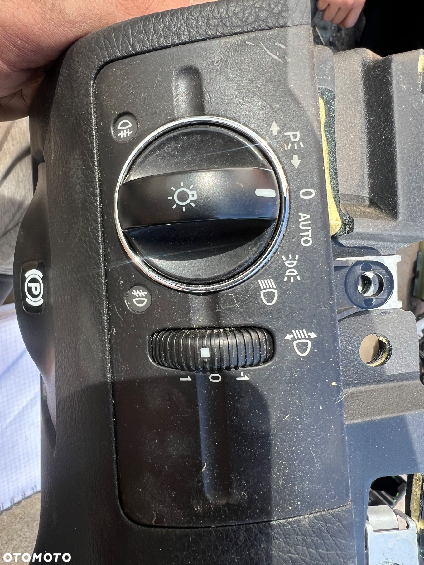 Schowek lewarek biegów dekor radio Mercedes w211 - 11