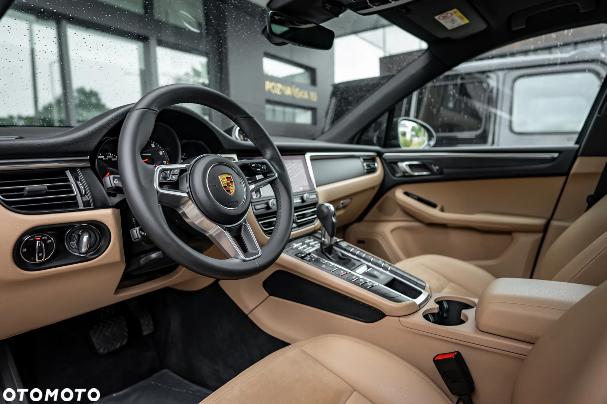 Porsche Macan - 24