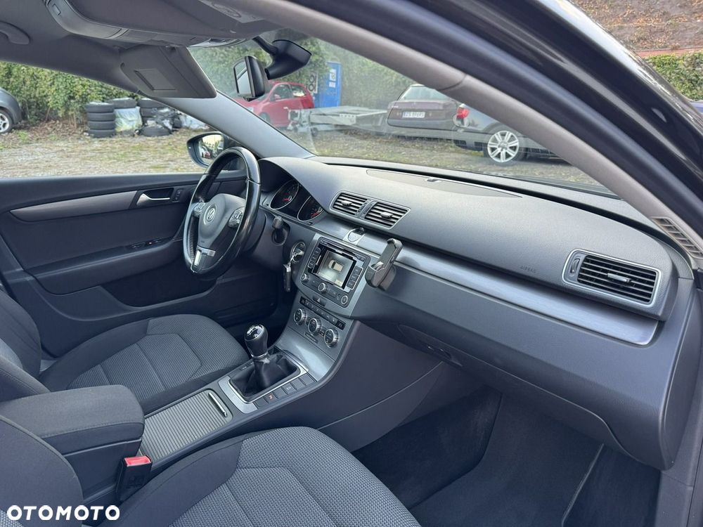 Volkswagen Passat - 15
