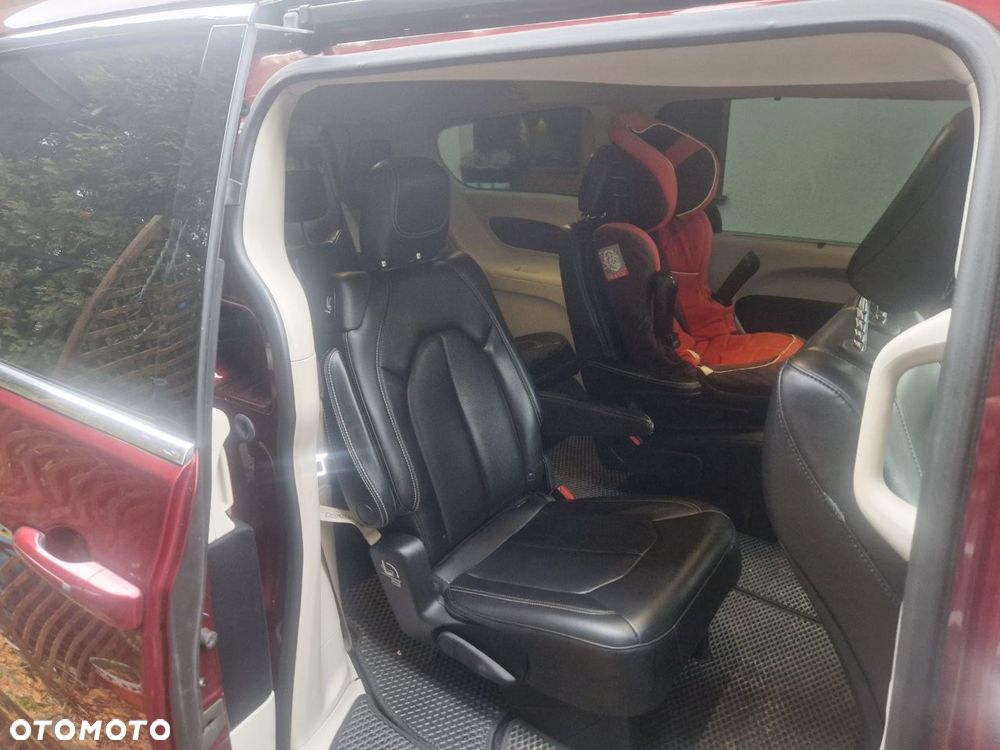 Chrysler Pacifica - 10