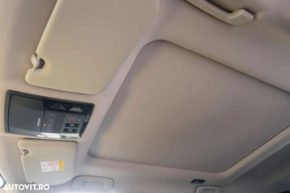 Mitsubishi Outlander 2.4 L 4X4 PHEV Instyle - 23