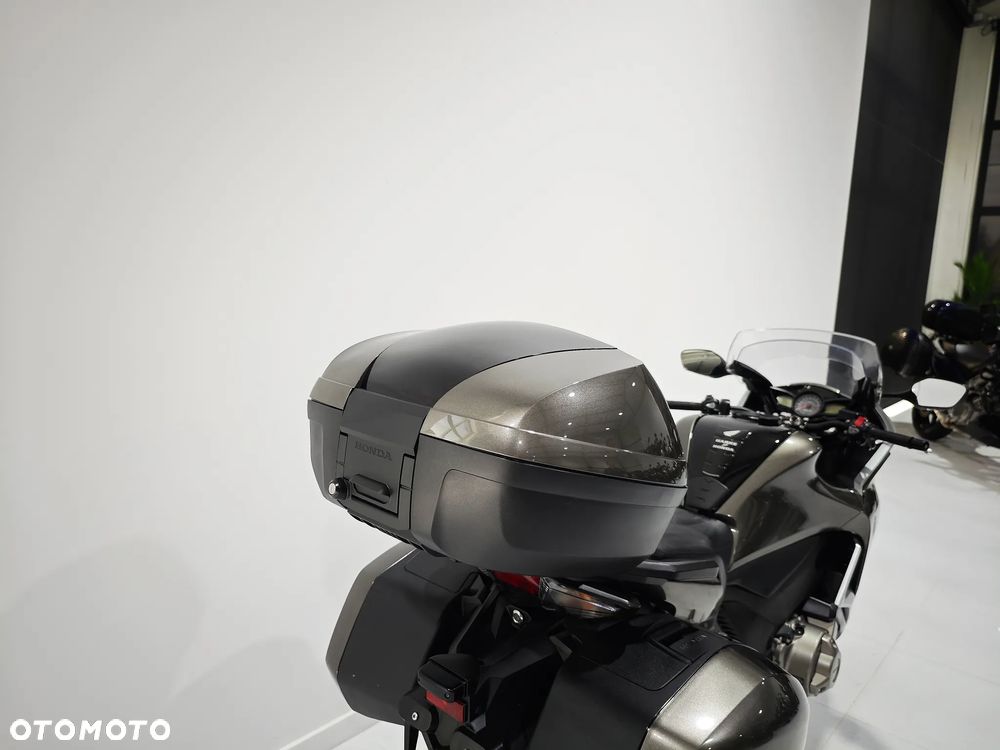 Honda VFR - 10