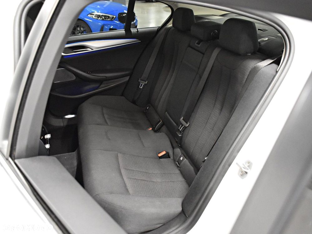 BMW Seria 5 530i GPF xDrive Luxury Line sport - 15