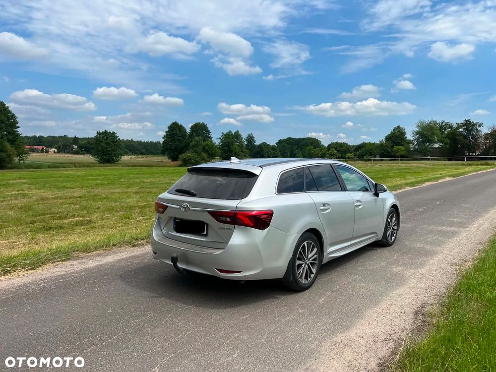Toyota Avensis 2.0 D-4D Premium - 24