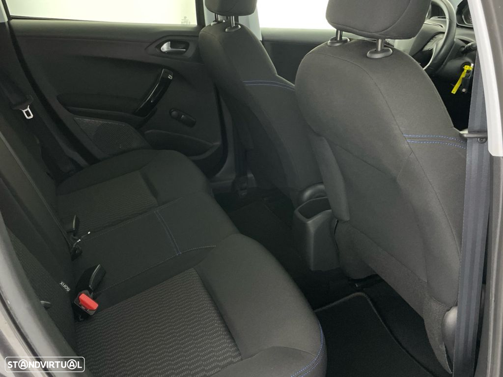 Peugeot 208 1.2 PureTech Signature - 25