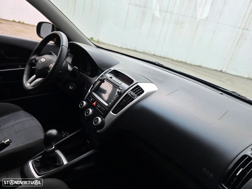 Kia Ceed SW 1.4 CVVT LX ISG - 44