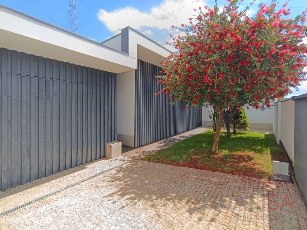 Moradia T3 individual e térrea com excelentes áreas e acabamentos e... - Grande imagem: 2/52