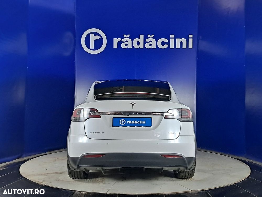 Tesla Model X - 4