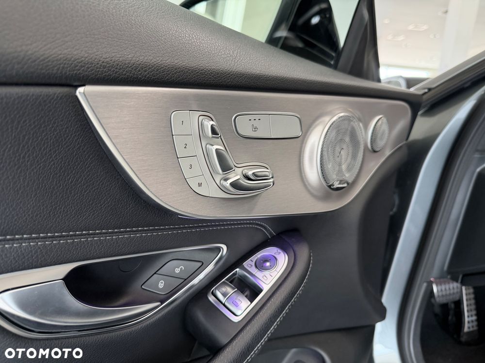 Mercedes-Benz Klasa C 300 9G-TRONIC AMG Line - 22