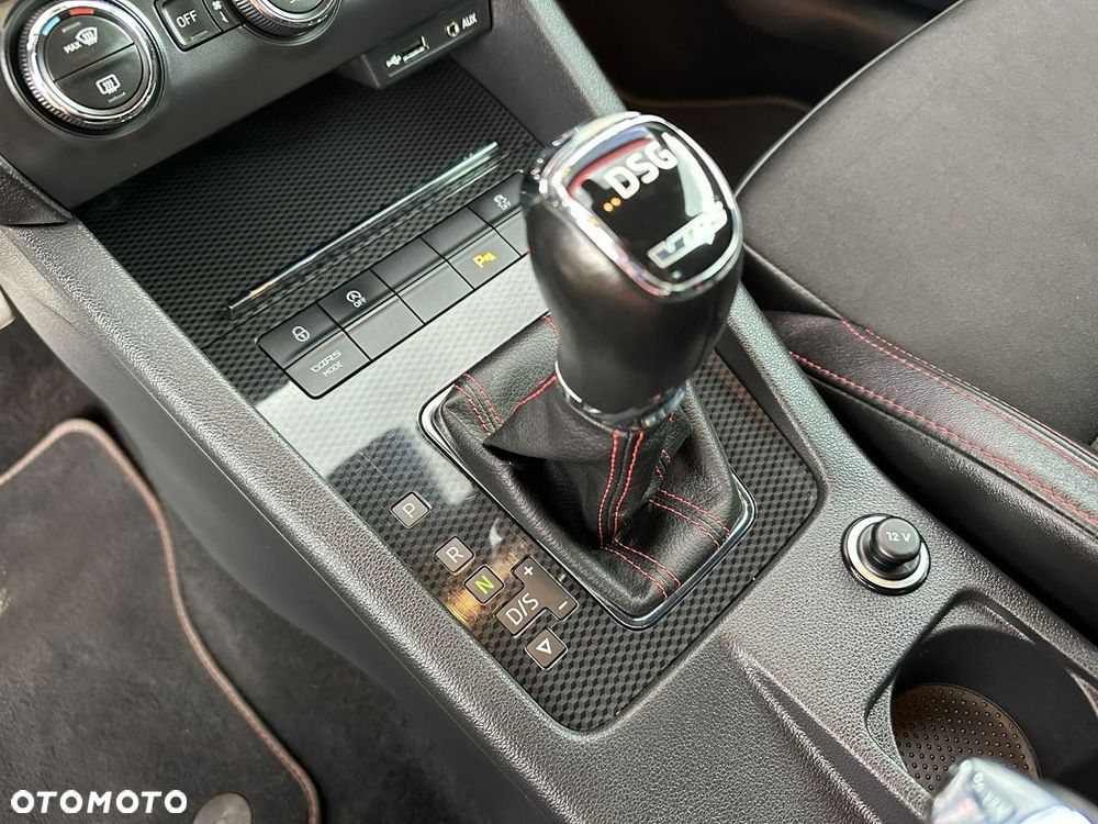 Skoda Octavia 2.0 TDI DSG RS - 27