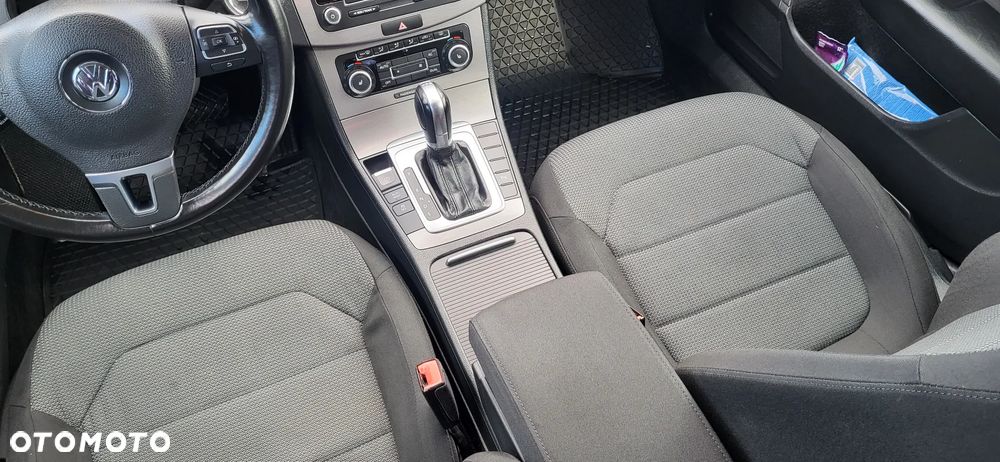 Volkswagen Passat - 22