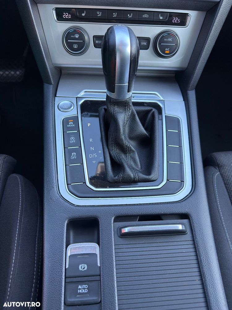 Volkswagen Passat Variant 2.0 TDI DSG 4Motion Highline - 8