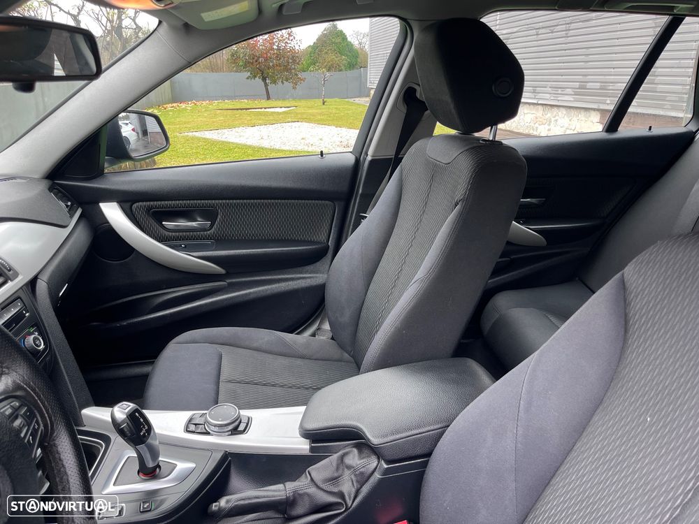 BMW 320 d Touring Aut. Sport Line - 29