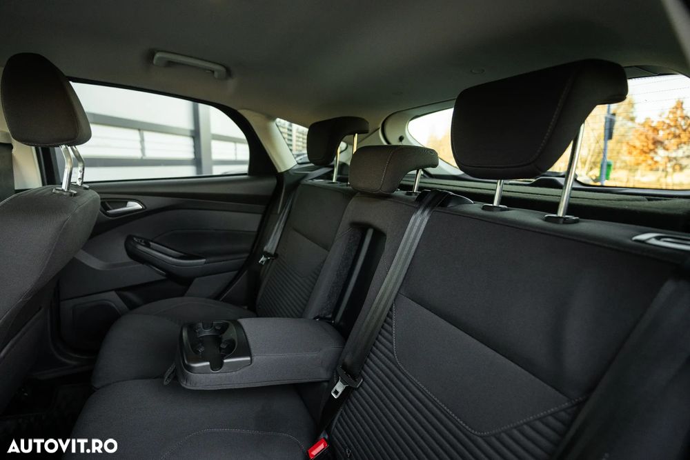 Ford Focus 2.0 TDCI Powershift Titanium - 8