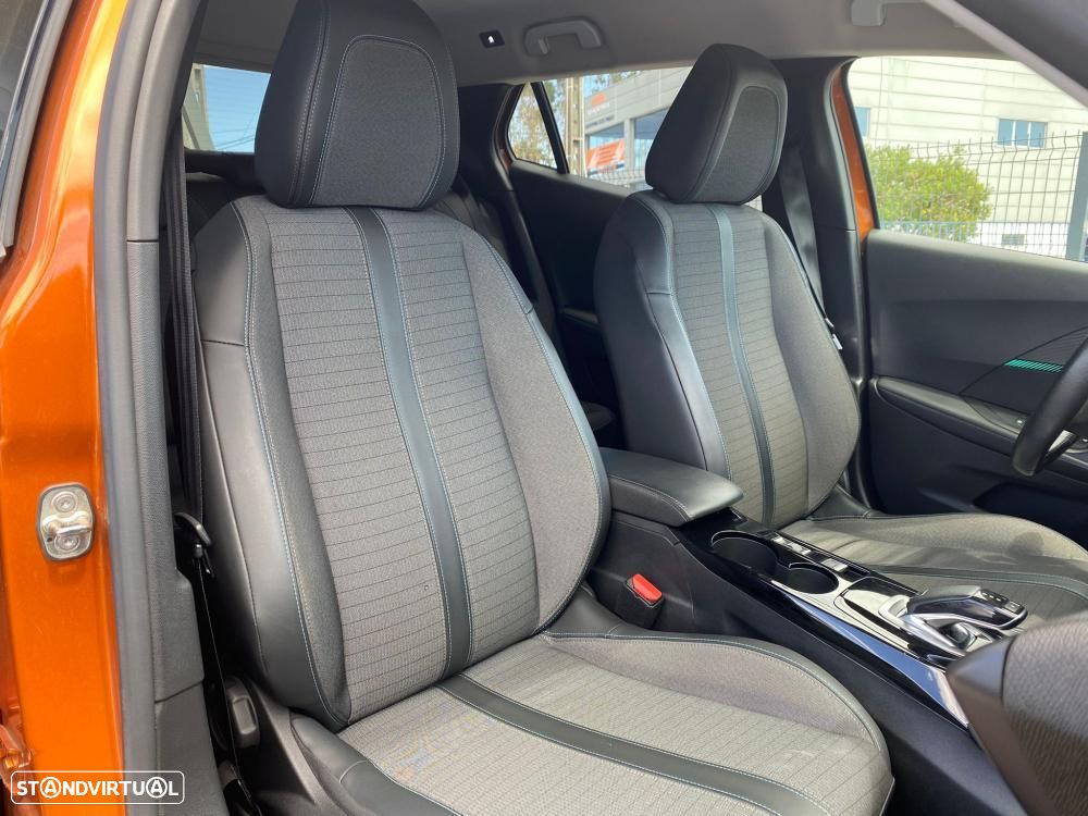 Peugeot 2008 1.2 PureTech Active Pack EAT8 - 8