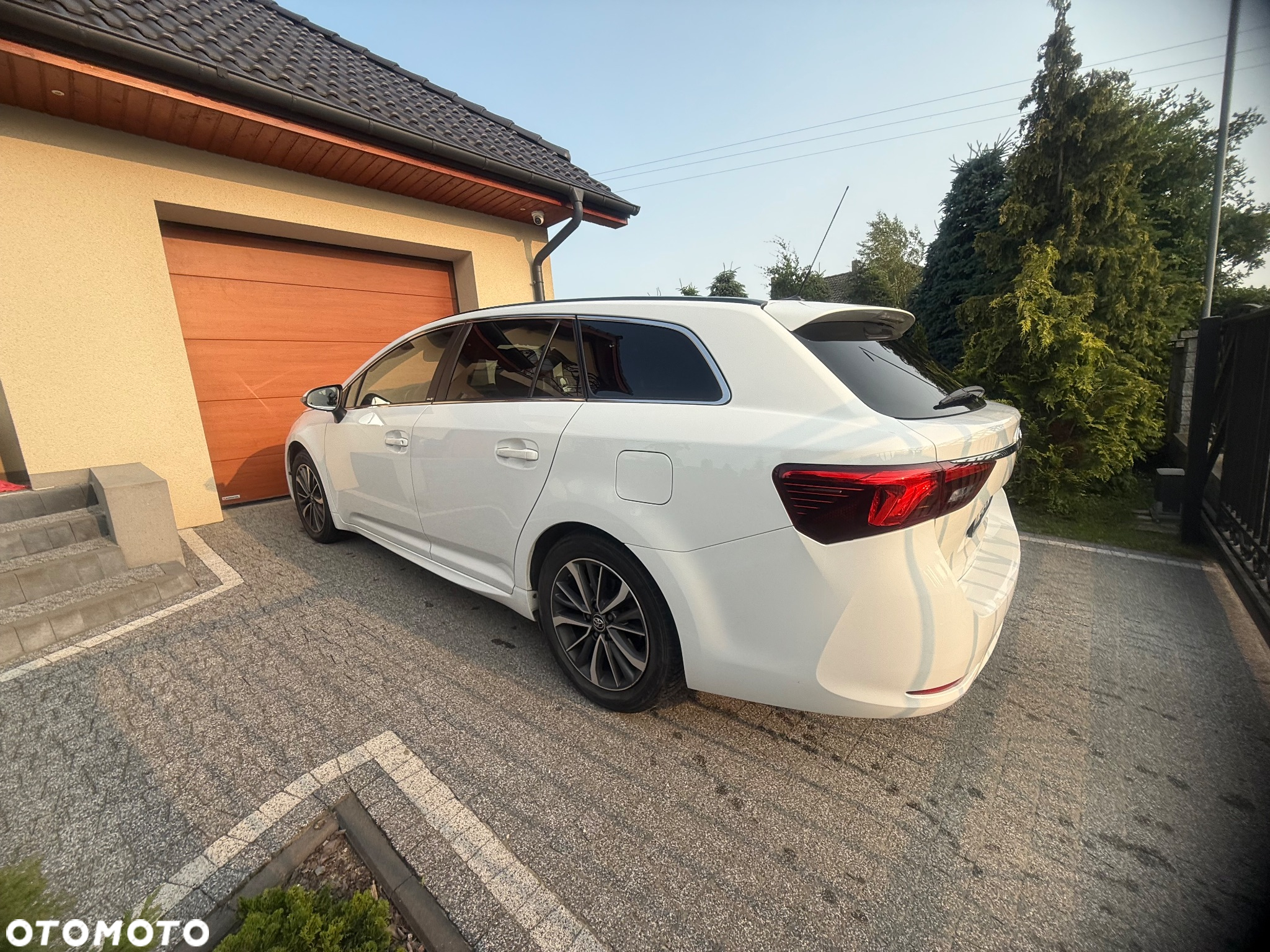 Toyota Avensis - 11