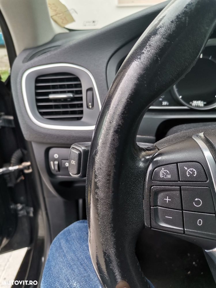 Volvo V40 D2 - 10