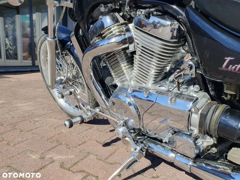 Suzuki Intruder - 5