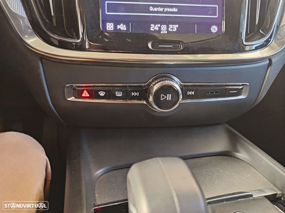 Volvo V60 2.0 B4 Momentum Plus Geartronic - 26