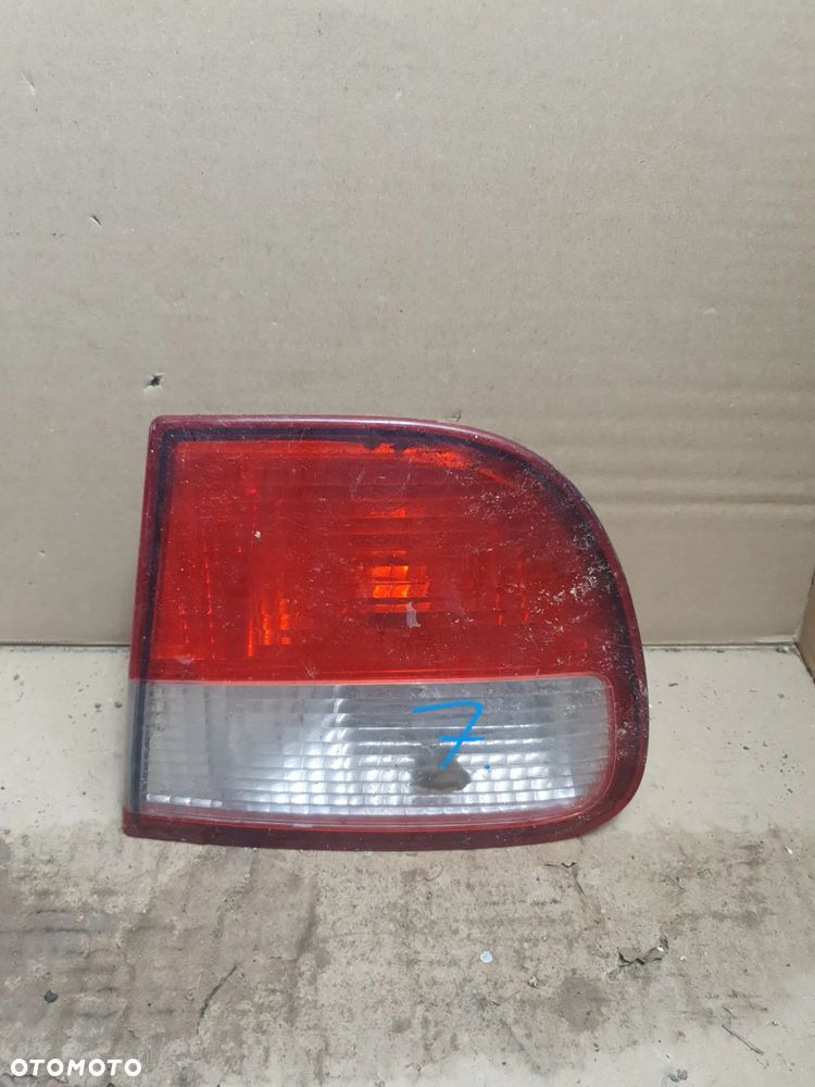 LAMPA PRAWA TYLNA W KLAPIE SEAT LEON I - 3