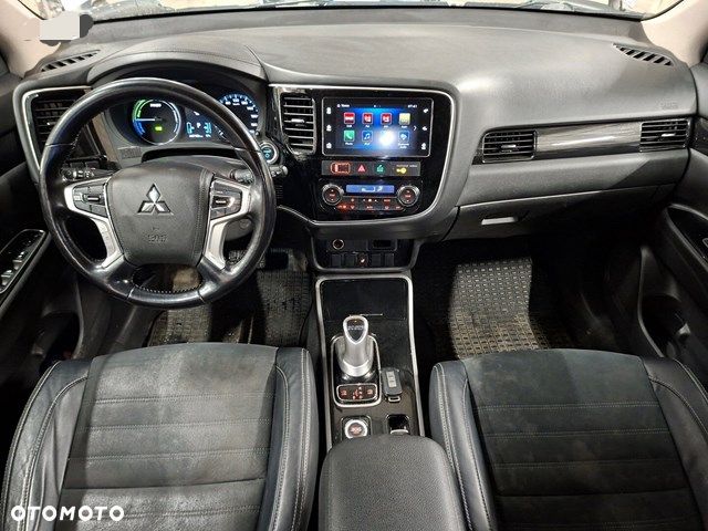 Mitsubishi Outlander Instyle NAVI + - 7