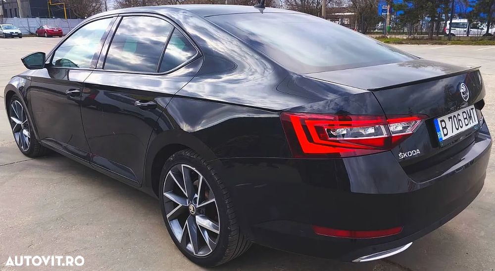 Skoda Superb 2.0 TDI DSG 4X4 Sportline - 8