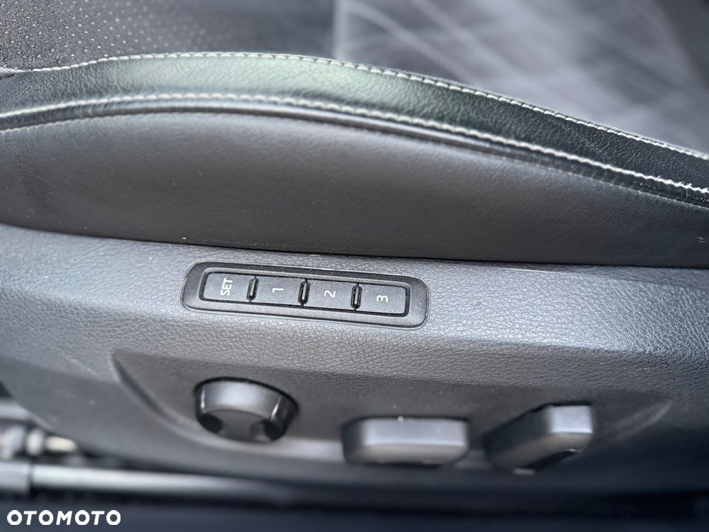 Skoda Superb 2.0 TDI Sportline DSG - 28