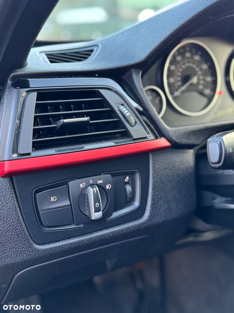 BMW Seria 3 328i Sport Line - 13