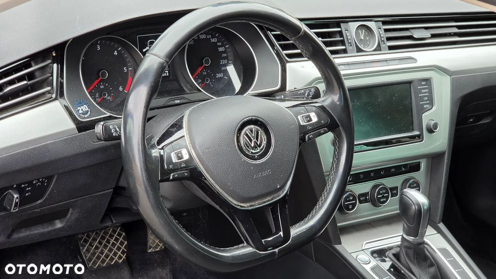Volkswagen Passat - 17