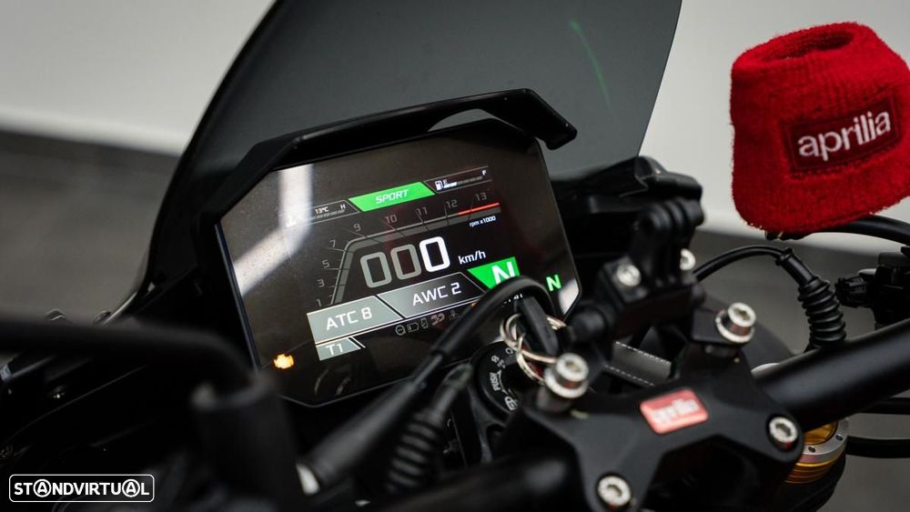 Aprilia Tuono V4 Factory - 7