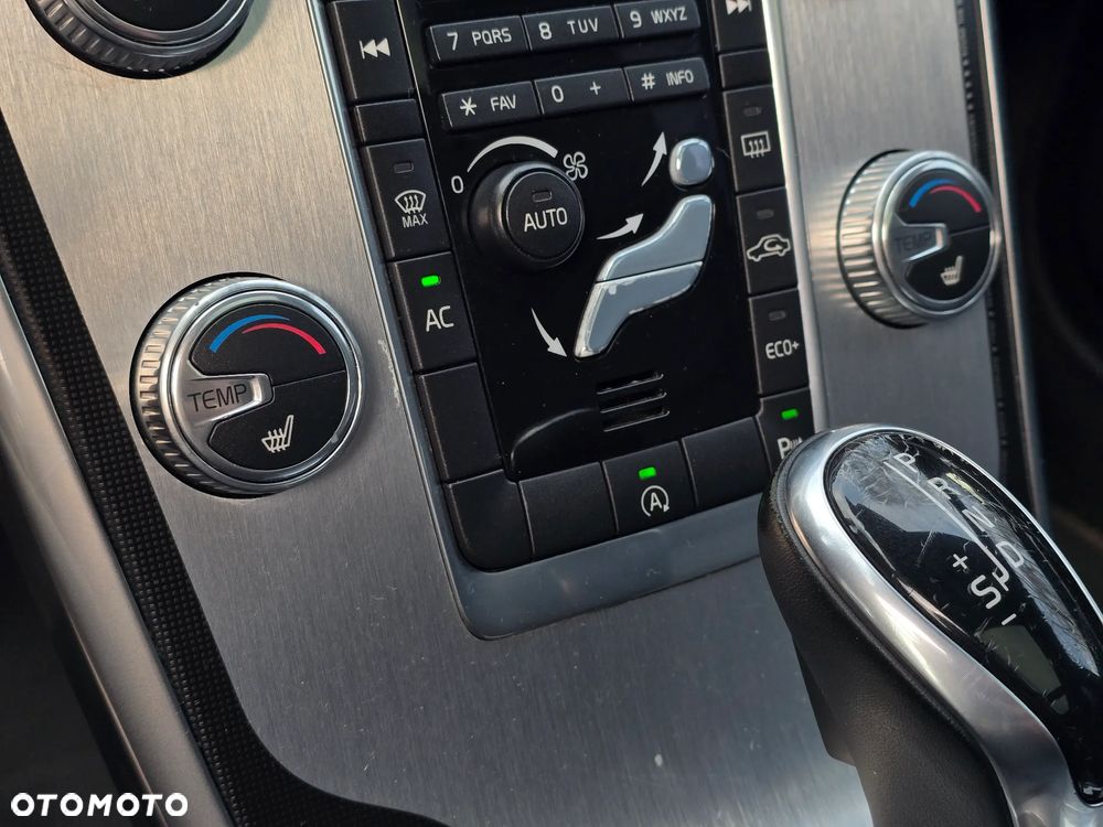 Volvo XC 60 D4 Drive-E Ocean Race - 29