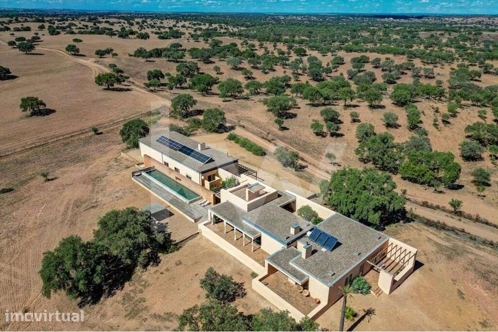 Moradia Moderna em Taipa e Betão em herdade no coração do Baixo Alente - Grande imagem: 3/60